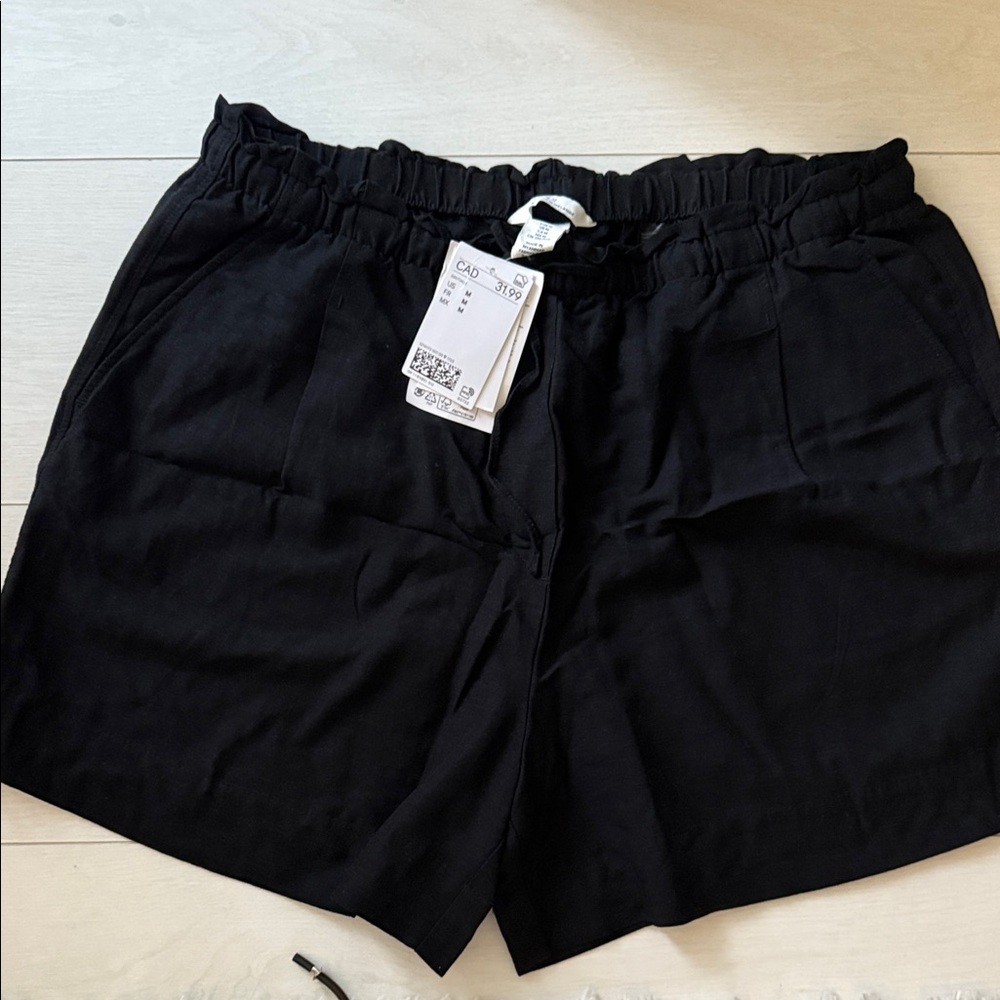Shorts - Picture 3 of 4